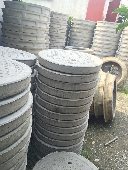 水泥圓形井蓋圖片，混凝土水泥井蓋圖片