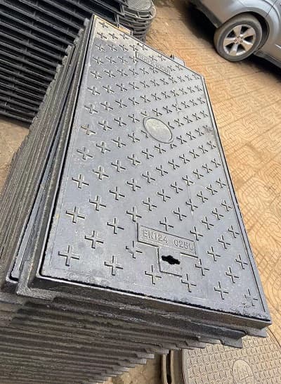 球墨鑄鐵方形井蓋，方形鑄鐵井蓋生產廠家