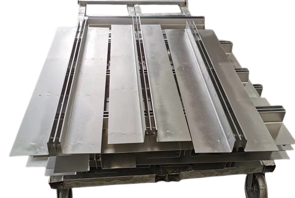 不銹鋼井蓋生產(chǎn)廠家聯(lián)系方式，不銹鋼井蓋生產(chǎn)廠家，井蓋生產(chǎn)廠家聯(lián)系方式13548105158