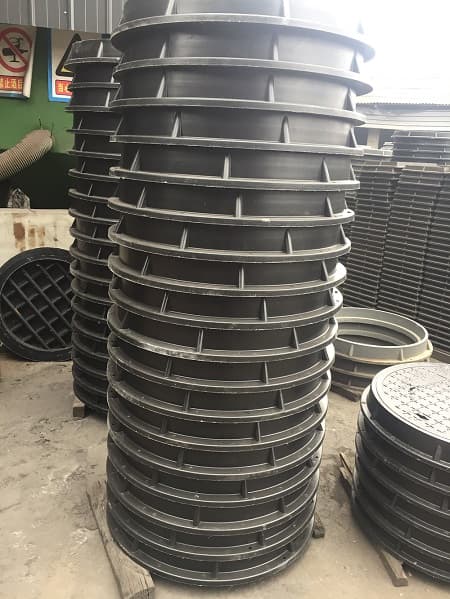 玻璃鋼井蓋模具是用于制造玻璃鋼井蓋的工具，玻璃鋼井蓋模具，玻璃鋼井蓋